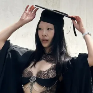 Ai Vi Phong Mahasiswi London College of Fashion