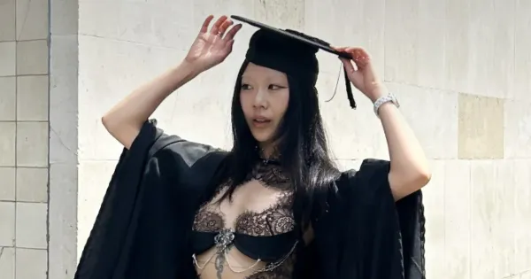 Ai Vi Phong Mahasiswi London College of Fashion