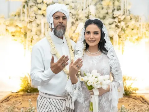Alex Abbad dan Nadya Naufel Menikah