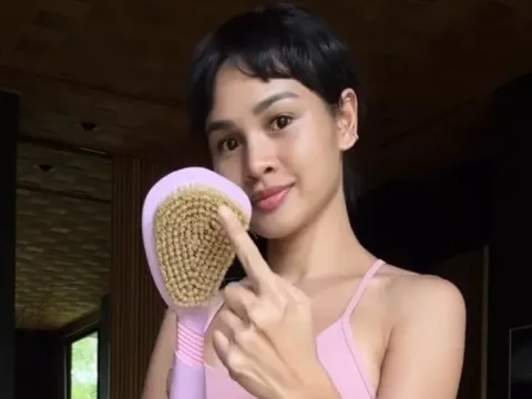 Andien dry brushing