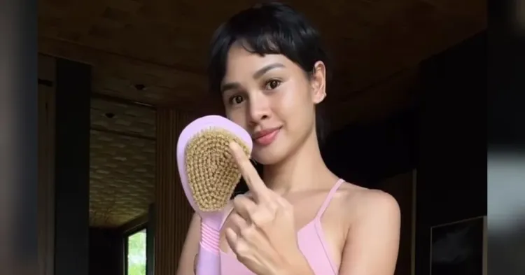 Andien dry brushing