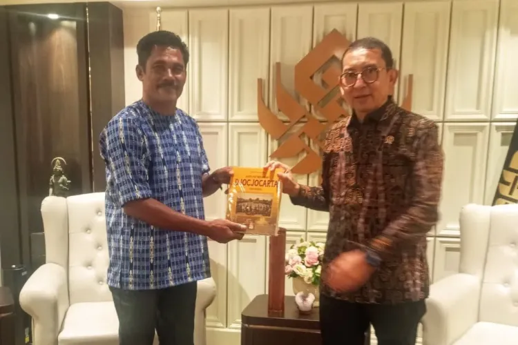 Angky Matulessy saat bertemu Menbud Fadli Zon