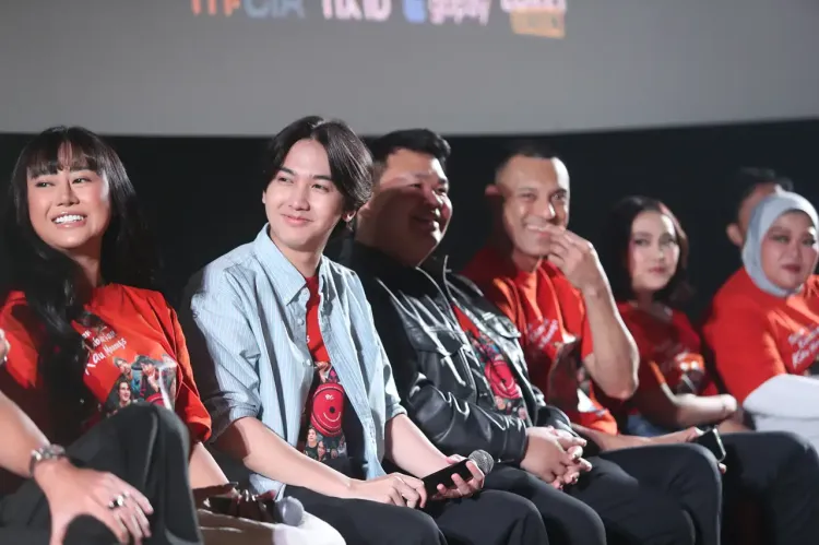 Ari Irham_dua dari kiri_di Perilisan film Takkan Kubiarkan Kau Menangis
