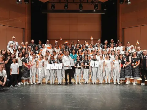Avip Priatna dan The Resonanz Childrens Choir saat Memenangi 30th Béla Bartók International Choir Competition di Debrecen Hungaria Avip Priatna dan The Resonanz Childrens Choir saat Memenangi 30th Béla Bartók International Choir Competition di Debrecen Hungaria