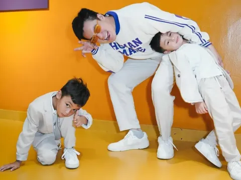 Baim Wong bersama Kiano dan Kenzo