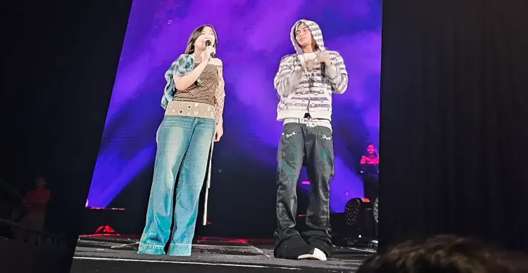 Bernadya tampil bareng rapper Tenxi Bernadya tampil bareng rapper Tenxi