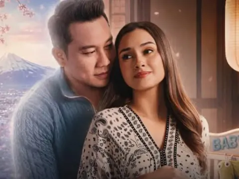 Denny Sumargo dan Caitlin Halderman dalam poster film Baby Udon