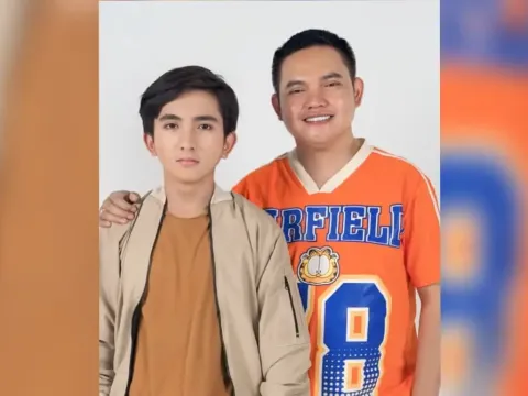 Dodhy Kangen Band bersama putranya Azizan Khan atau Zi