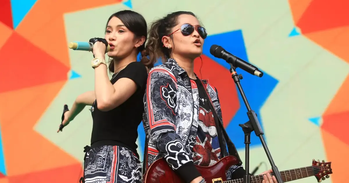 Duo The Virgin saat tampil di Lokarya Fest 2026
