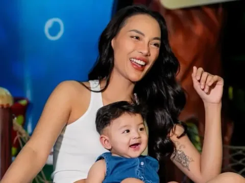 Erika Carlina dan Baby Andrew