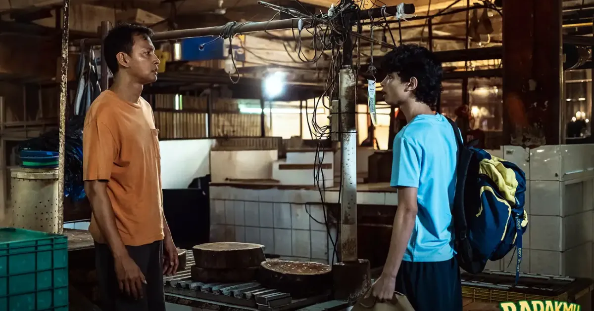 Fedi Nuril dan Ali Fikry dalam salah satu adegan Bapakmu Kiper
