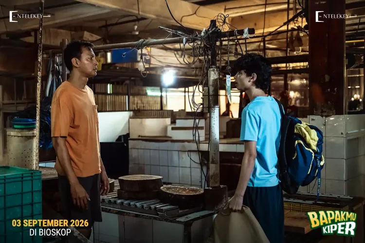Fedi Nuril dan Ali Fikry dalam salah satu adegan Bapakmu Kiper