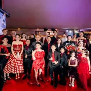 Gala Premiere Bunga di Tepi Jurang