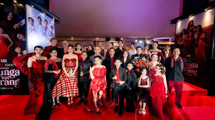 Gala Premiere Bunga di Tepi Jurang