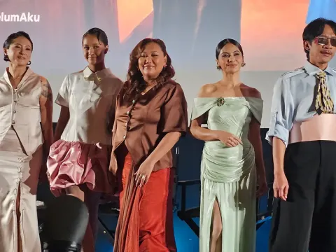 Gina S Noer bersama para cast film Aku Sebelum Aku