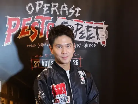 Iqbaal saat peluncuran film Operasi Pesta Copet