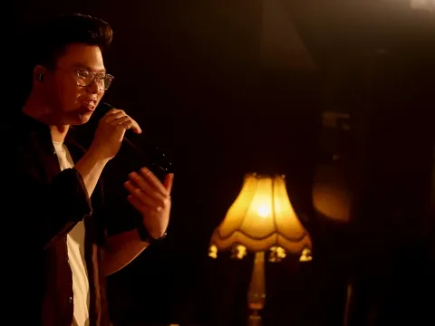 James Leo di perilisan album perdana