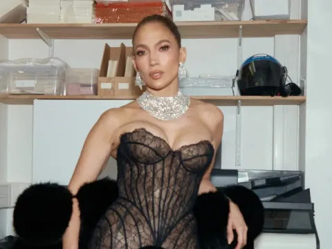 Jennifer Lopez Ulang Tahun 57