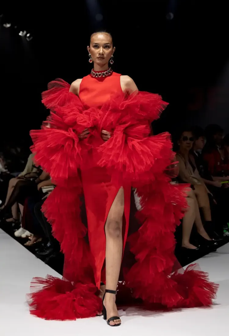 Koleksi Thoulany Chanthalangsy mengusung keindahan budaya Laos di ajang JF3 Fashion Festival 2026_dok