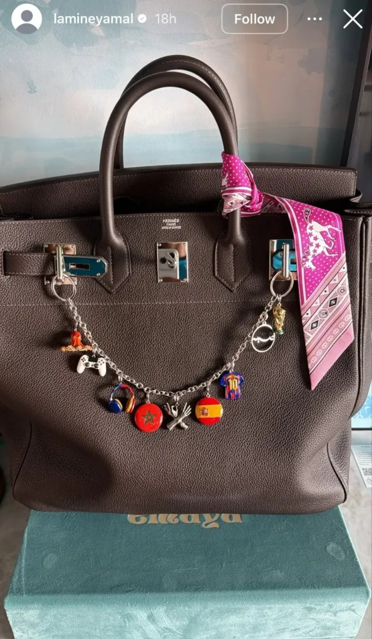 Lamine Yamal Hermes Birkin Detail tas Hermes Yamal yang dihiasi rantai. Foto: Dok. X @Just_Emma30