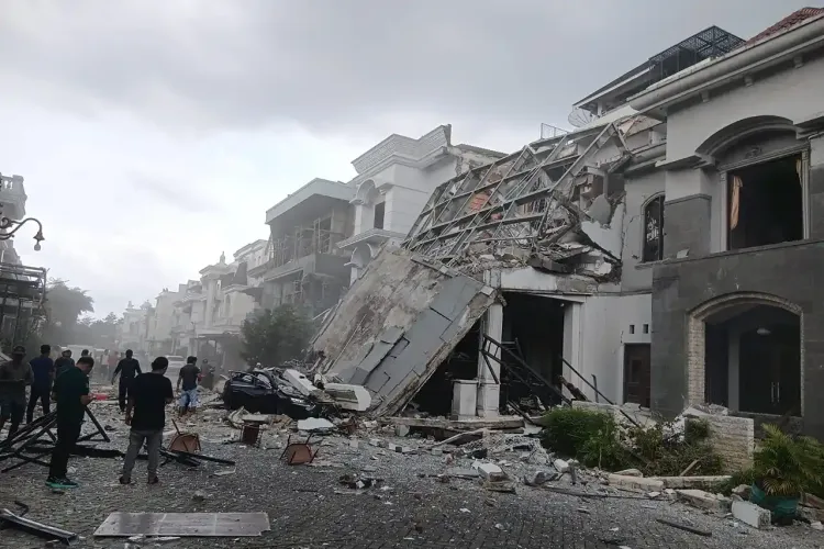 Ledakan di Kompleks Grand Polonia Kota Medan
