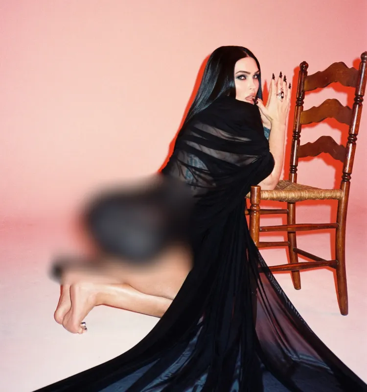 Megan Fox (2) Megan Fox berpose sensual. Foto: Dok. Instagram @meganfox