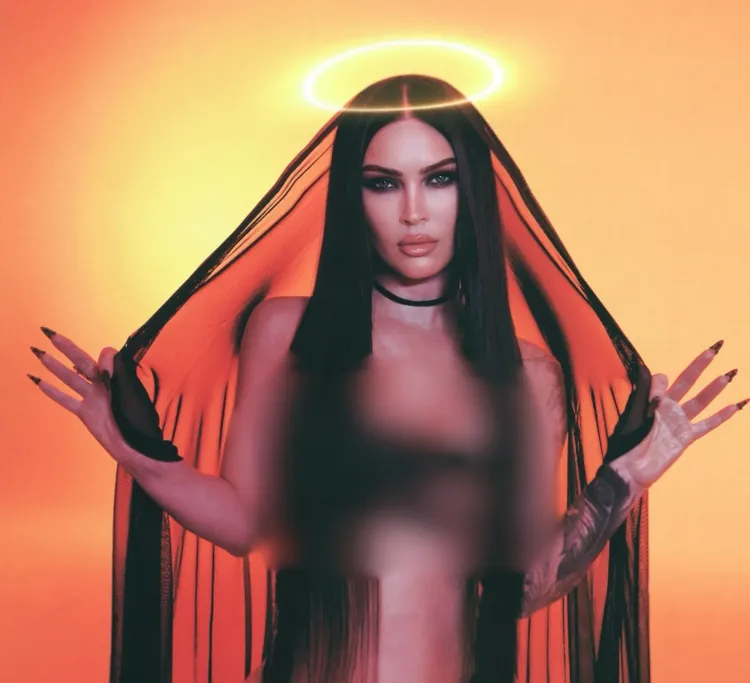 Megan Fox (5) Konsep malaikat gothic. Foto: Dok. Instagram @meganfox