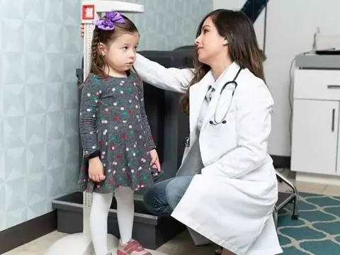Memantau pertumbuhan anak juga membutuhkan konsultasi medis