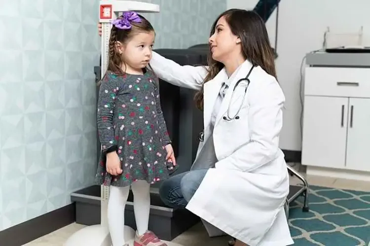 Memantau pertumbuhan anak juga membutuhkan konsultasi medis