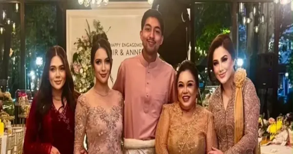 Momen lamaran Annette Edoarda yang dihadiri Nia Zulkarnaen
