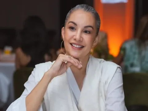 Nadya hutagalung rambut uban