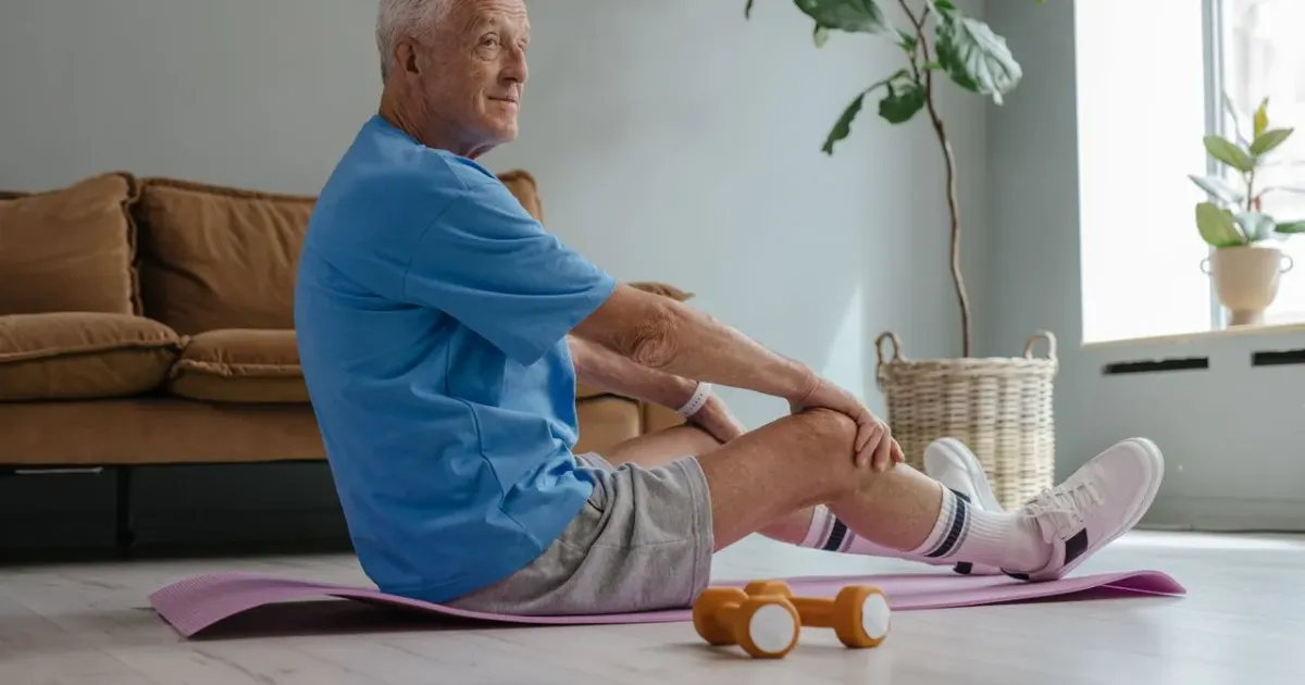 Olahraga dengan melatih kekuatan otot efektif mencegah sarcopenia
