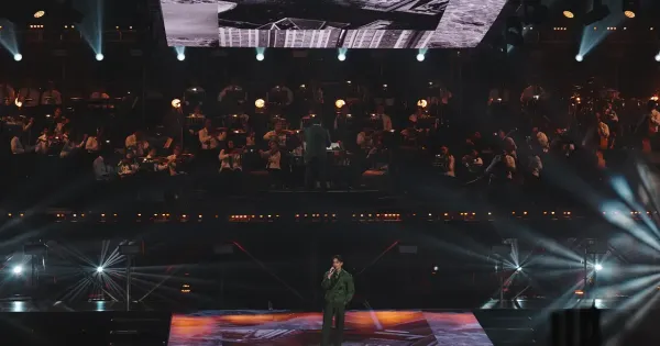 Penampilan Afgan di konser Retrospektif bersama Erwin Gutawa Orchestra Penampilan Afgan di konser Retrospektif bersama Erwin Gutawa Orchestra