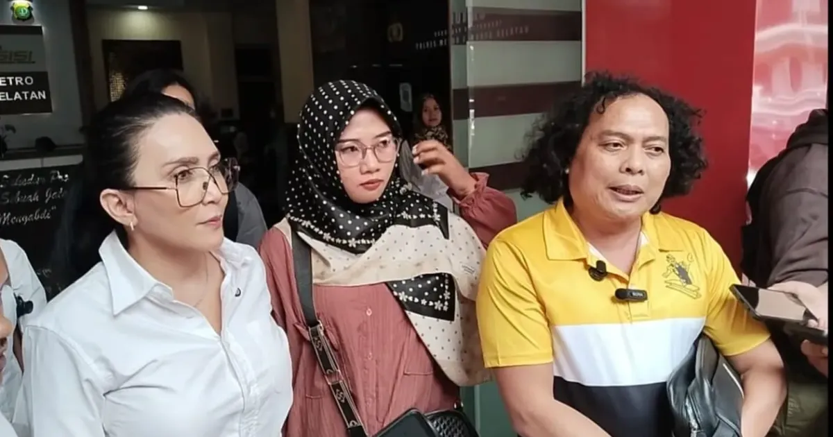 Rieke Diah Pitaloka_Herawati dan Kuasa Hukum Deolipa Yumara