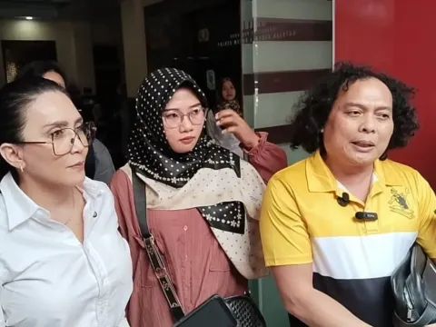 Rieke Diah Pitaloka_Herawati dan Kuasa Hukum Deolipa Yumara