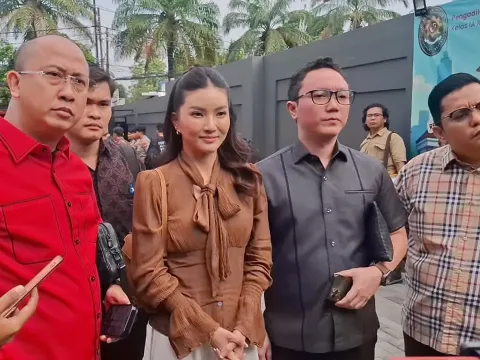 Sarwendah didampingi para kuasa hukum