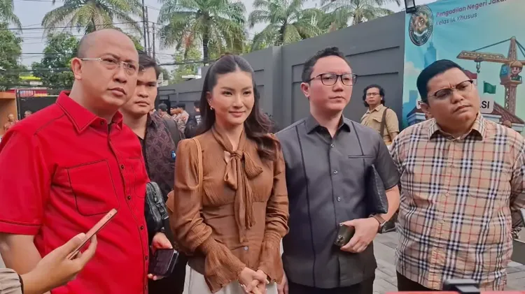 Sarwendah didampingi para kuasa hukum