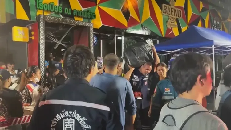 Suasana pascakebakaran pub di Na Daprao_Foto Screengrab