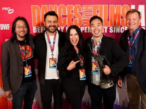Sutradara Film Bandit Brian L Tan_dua dari kanan_usai menerima award di Dances With Films Festival di Los Angeles Amerika Serikat