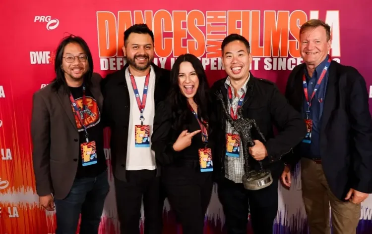 Sutradara Film Bandit Brian L Tan_dua dari kanan_usai menerima award di Dances With Films Festival di Los Angeles Amerika Serikat