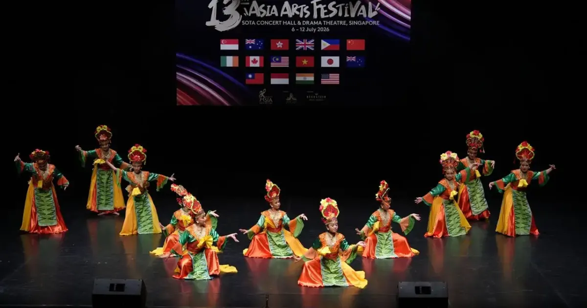 Svadara Warna Indonesia menampilkan Tari Kipas Ajer