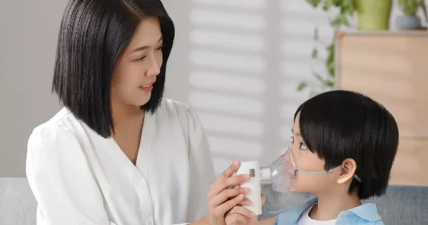 Terapi inhalasi menggunakan nebulizer Terapi inhalasi menggunakan nebulizer