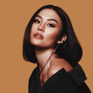 Agnez Membalas Komenan Netizen Tentang Operasi Plastik