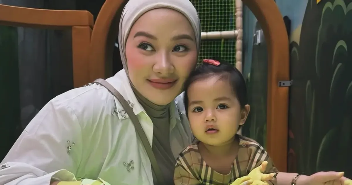Allyssa Hawadi bersama buah hati