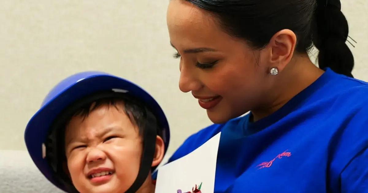 Angel Pieters bersama sang buah hati