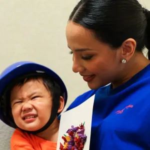 Angel Pieters bersama sang buah hati