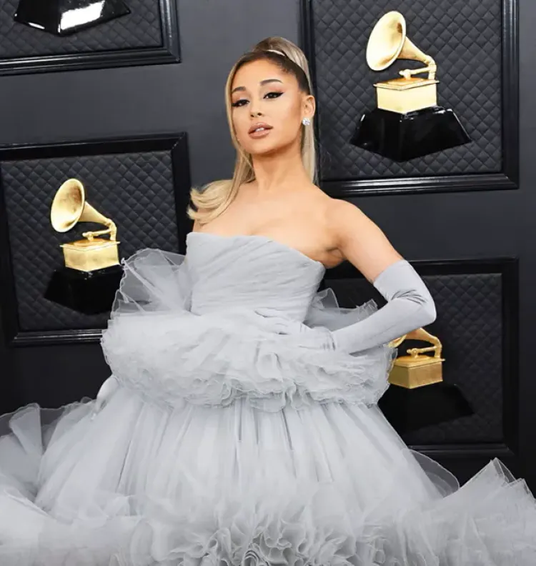 Ariana Grande (2) Ariana Grande terlihat berisi saat menghadiri Grammy Awards 2020. Foto: Dok. David Fisher/Shutterstock via E!News