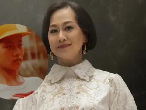 Ayu dyah pasha pembawa baki paskibraka