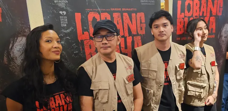 Baskara Mahendra bersama sutradara dan cast film Lobang Buaya