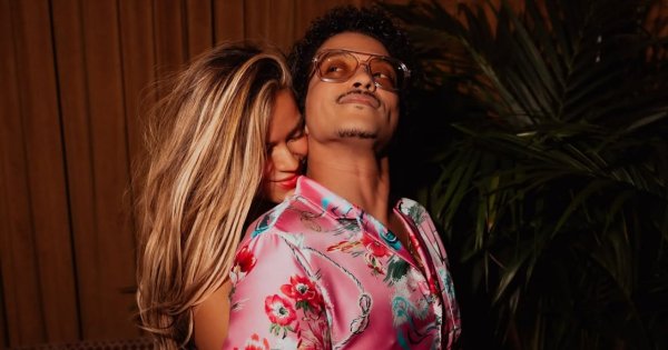 Bruno Mars dan Karol G Dirumorkan Pacaran Bruno Mars dan Karol G Dirumorkan Pacaran